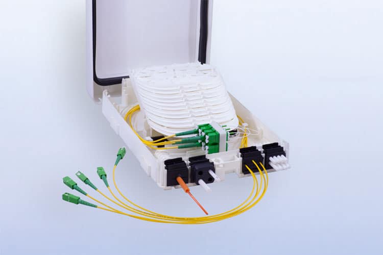 Multi-layer smart fibre optic cable management box 